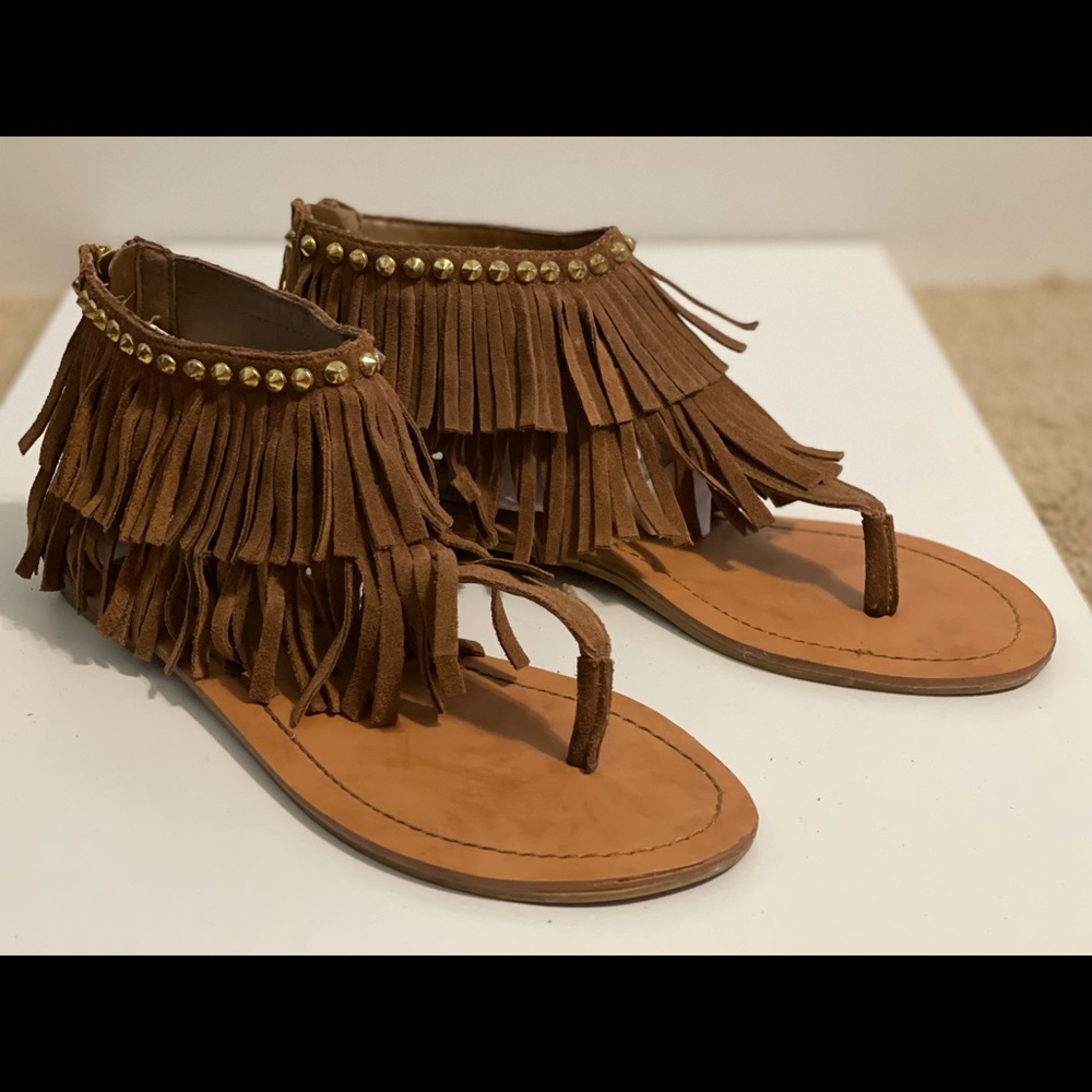 Steve Madden fringe sandal, brown suede. Size 8